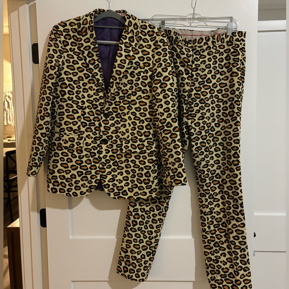 Opposuits